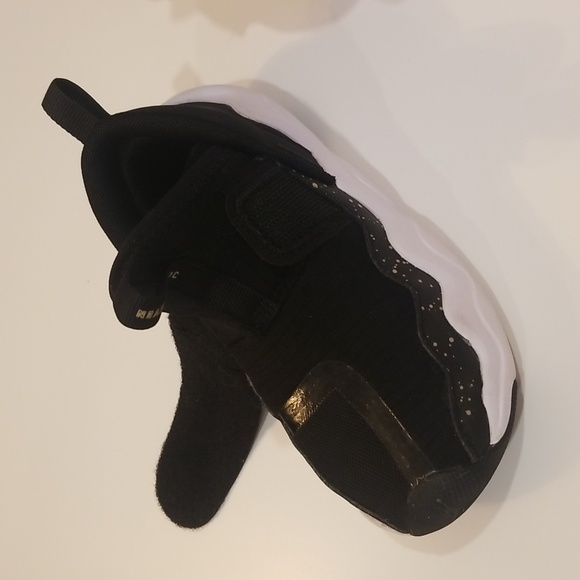 Kids Jordan Sneakers - Picture 11 of 11